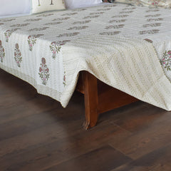 Kantha, Flowers on white